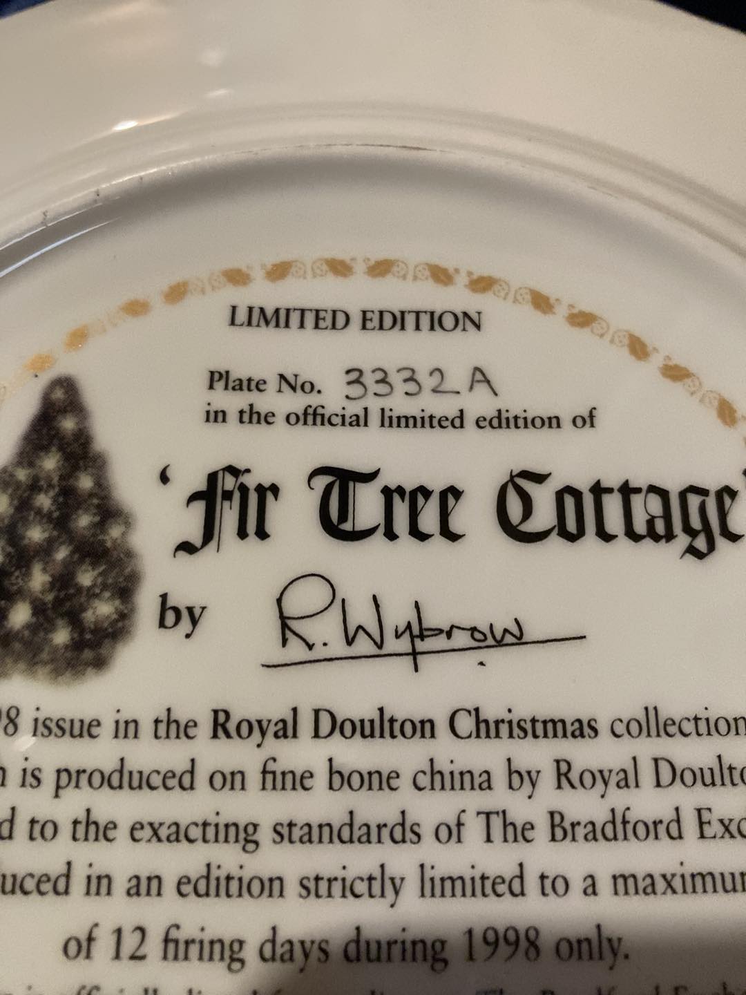 🎄✨ Fir Tree Cottage – Royal Doulton Annual Christmas Plate (1998) ✨🎄